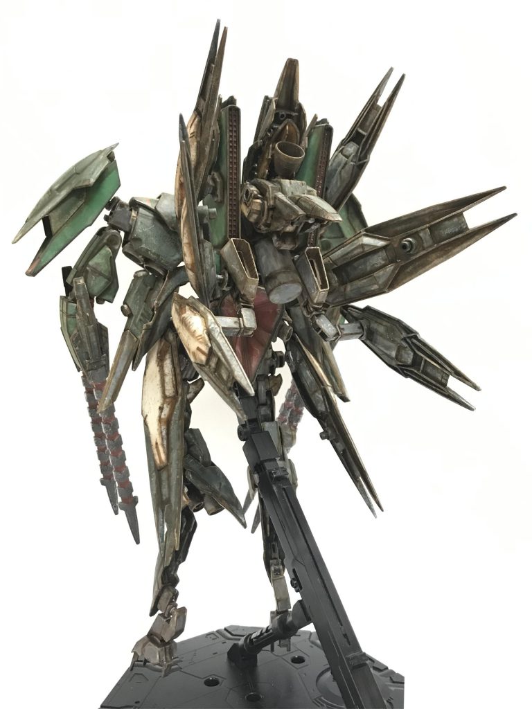 バックパックもレギンレイズジュリアのおかげでかなりボリューミーな感じになりました。基部にジムスナイパーK9のバックパックやバインダーの接続にパワードアームズパワーダーを使ってます。あと上部にエクシアのシールドで蓋してます。
あとはディテールアップにベースジャバーやジャンクパーツを使ってます。
それ以外はほんとバイアランとレギンレイズジュリアのパーツばっかりです