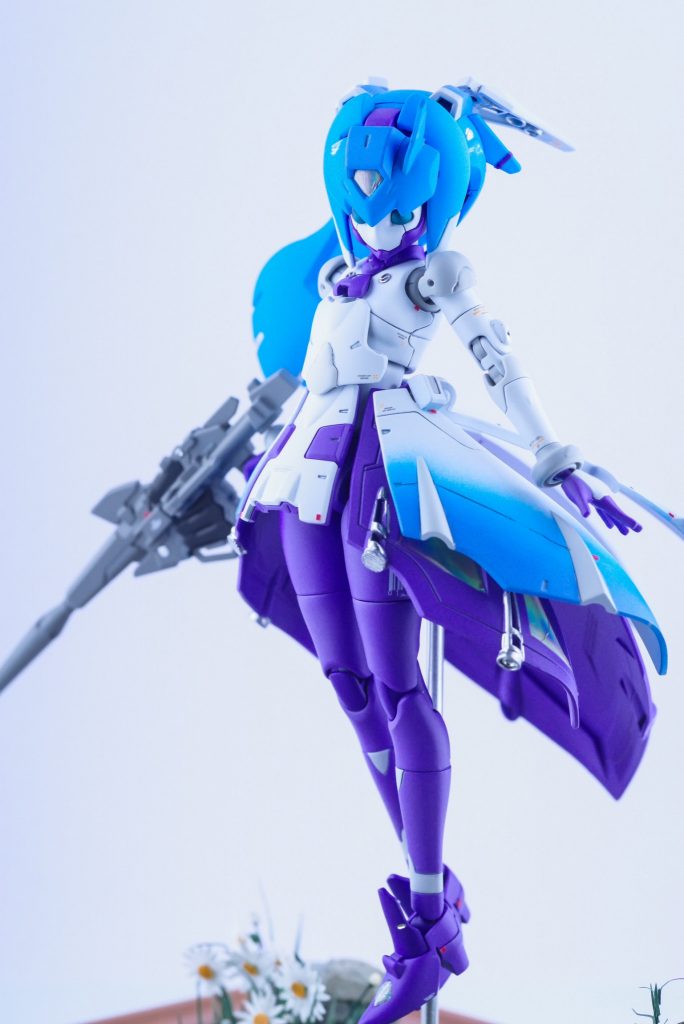 スカートに筋彫りやディテールアップパーツで情報量を増やしました