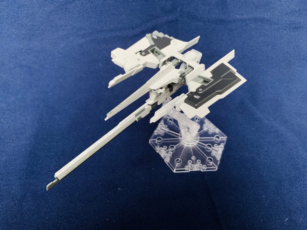 こちら2006年の雑誌付録(FG)のフルドドです。白のみの一色成型だったため全て塗装してます。特に塗り分けのためにパーツ構成がされてあるということでもなかったのでとても大変でした…(´･_･｀)
フルどどを組みたい！という方はプレバンの色分けキットをオススメします笑