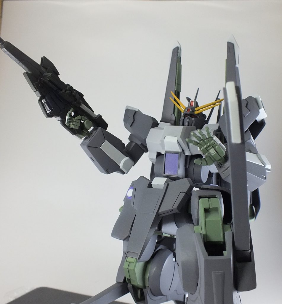 劇中ポーズとってみましたが可動範囲的にキツかったです