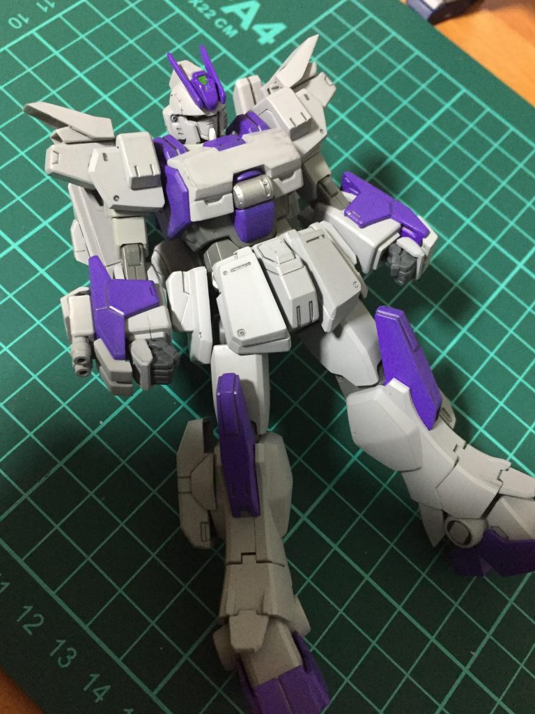 去年の大晦日〜今年の1月2日にほぼ完成。
この後、他のガンプラに浮気したり仮面ライダーアマゾンズ見てたりしてました。あれ以来、床屋とかで髪洗われるときにゾッとします(見たらわかる)
