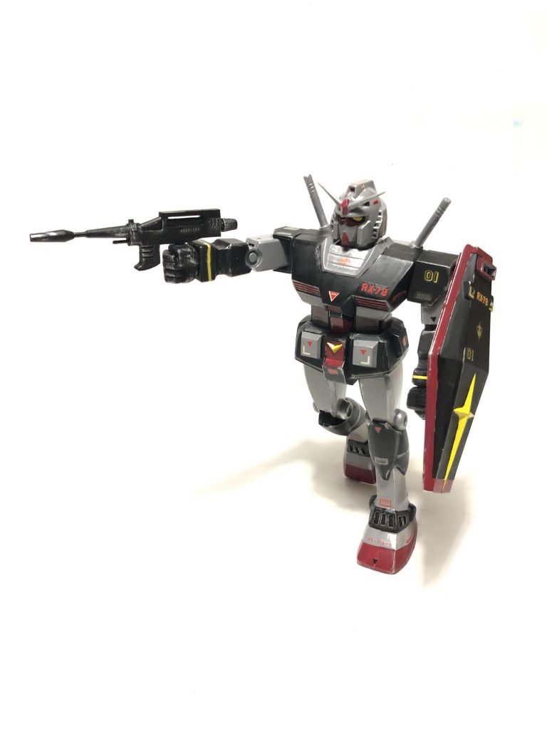 頑張った稼働
 
すごくかっこいいぞガンダム!!
下半身は膝しか曲がらんが十分だ!