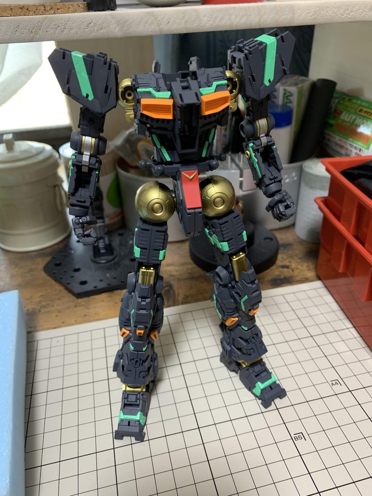 中身はこんな感じです。
脚部付け根の球体をゴールドにしたのはちょっとあれでしたね‪w