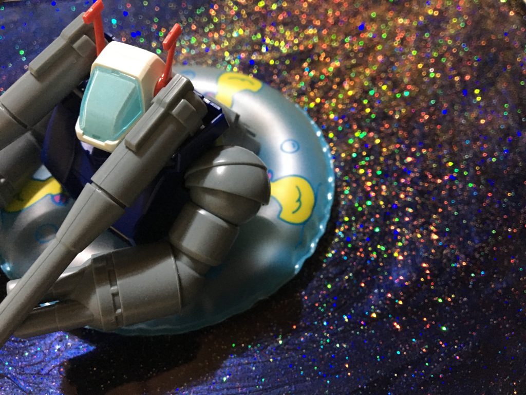 きらきらした星の海でぷかぷかしてるのめちゃかわいい……これは癒し……