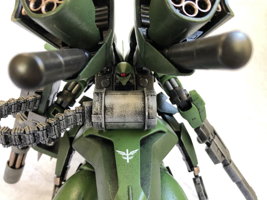 リアモーターはサザビーの頭部を加工しました