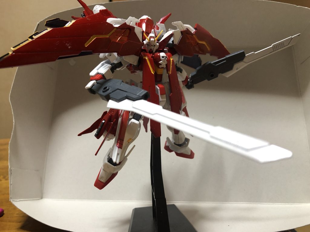 ガンブレイド構え!と言う図。紅ウェポンに付属したものを装備。海賊といえば銃剣じゃない?というイメージから装備しました