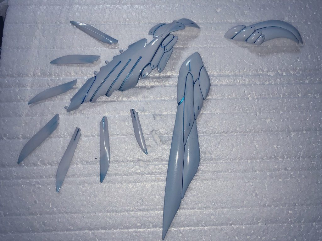 ガンダムマーカーで色をちょっと塗って
指で擦ってぼかすのが楽しくて
結果こうなり…最終形態が、あれです。