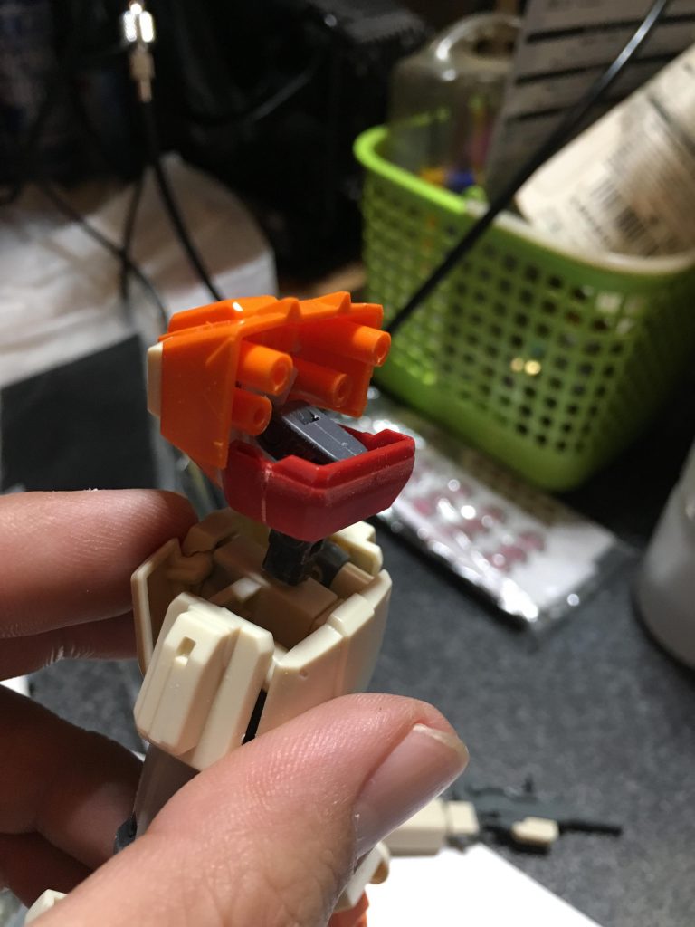 腹部に仕込んだ関節です。