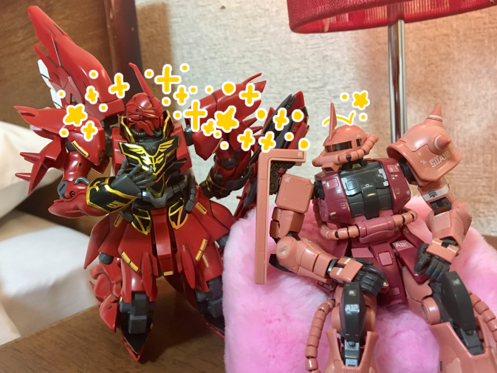 シナ:連れないですね。同じ宇宙世紀生まれである私も話に混ぜてくださいよ、*同じ宇宙世紀である私も!*
赤ザク:………。