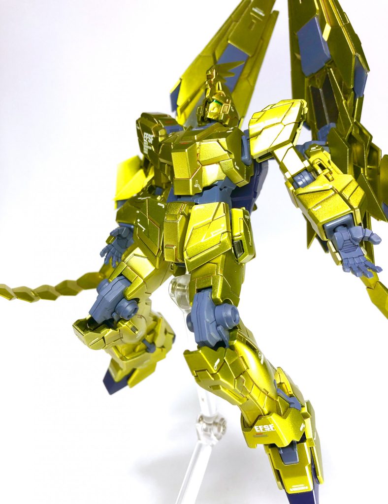 冒頭23分公開で印象的なポーズをいくつか。見直したけどやはりどこか優雅さがあるのがポイントではないかと。