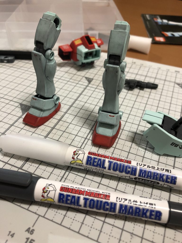 リアルタッチマーカーで汚してみました。
ウェザリングと言っていいのか…ウォッシングと言っていいのか…