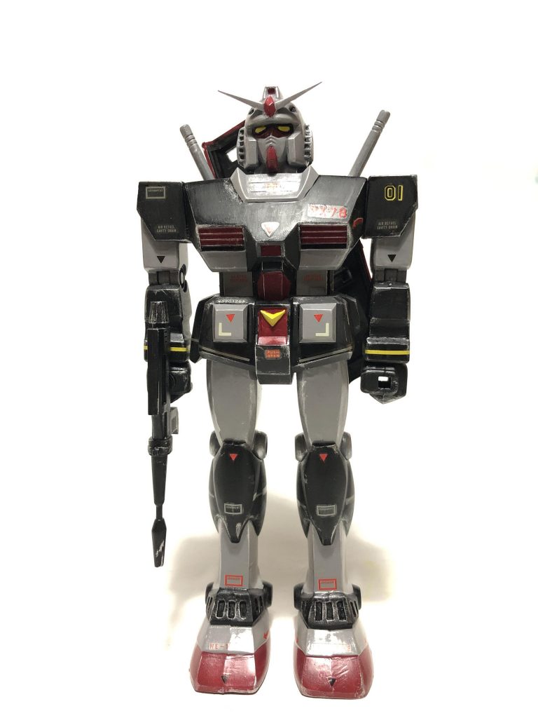 まえ
  
コア・ファイターが露出してますね。
 
本当はコレが正しいと思います。
旧キット1/100リアルタイプガンダムをプロトタイプに改造しました☆
 
カラーリングとか同じかと思ってましたが案外違うもんです。