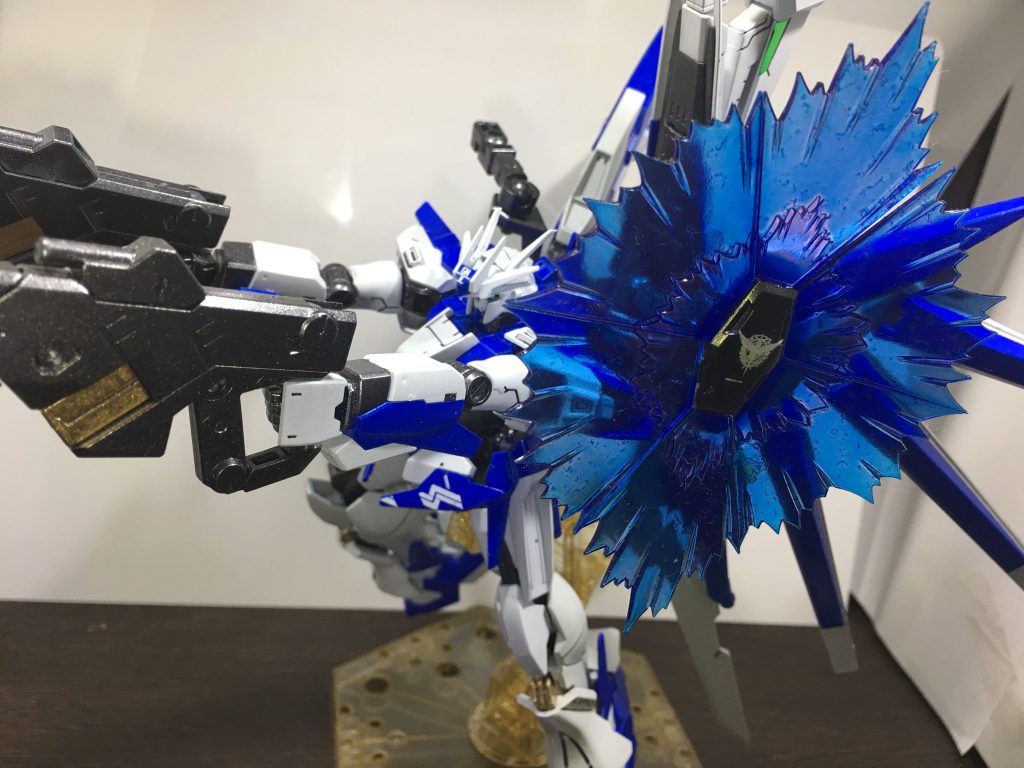 左側のアームにはhi-GNビームシールドも