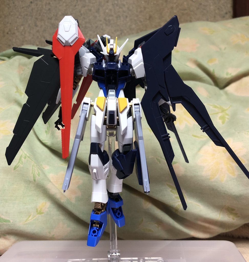 ## 制作工程
アメイジングストフリをベースに、左肩、右前腕、右レール砲、右足、左バインダー、背中などにストフリ、右バインダーにフォースインパルス、バインダーのアームにアムアム、頭部バイザーと細かなディテールアップにシュバルツリッター、フロントアーマーにAGE-2、両手首や右バインダー内側などにMSGを使用。