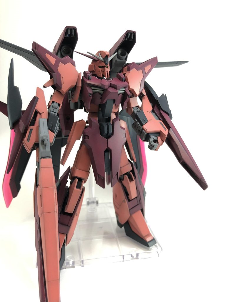 A-Zガンダムそのままだと足が短く感じていたので、フロントスカートを上に移動し、腰を少し延長しました。どっしりした感じになった気がして満足です。