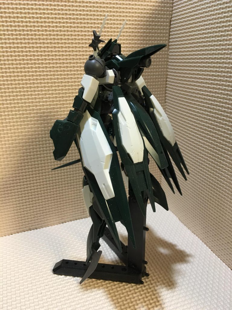 サフ前リアビュー
この作品のアピールポイントですが
レギンレイズジュリアのみで作ってます!
流石に接着剤や塗料は使いますが、
他にはプラ板やパテ類は一切使っていません!