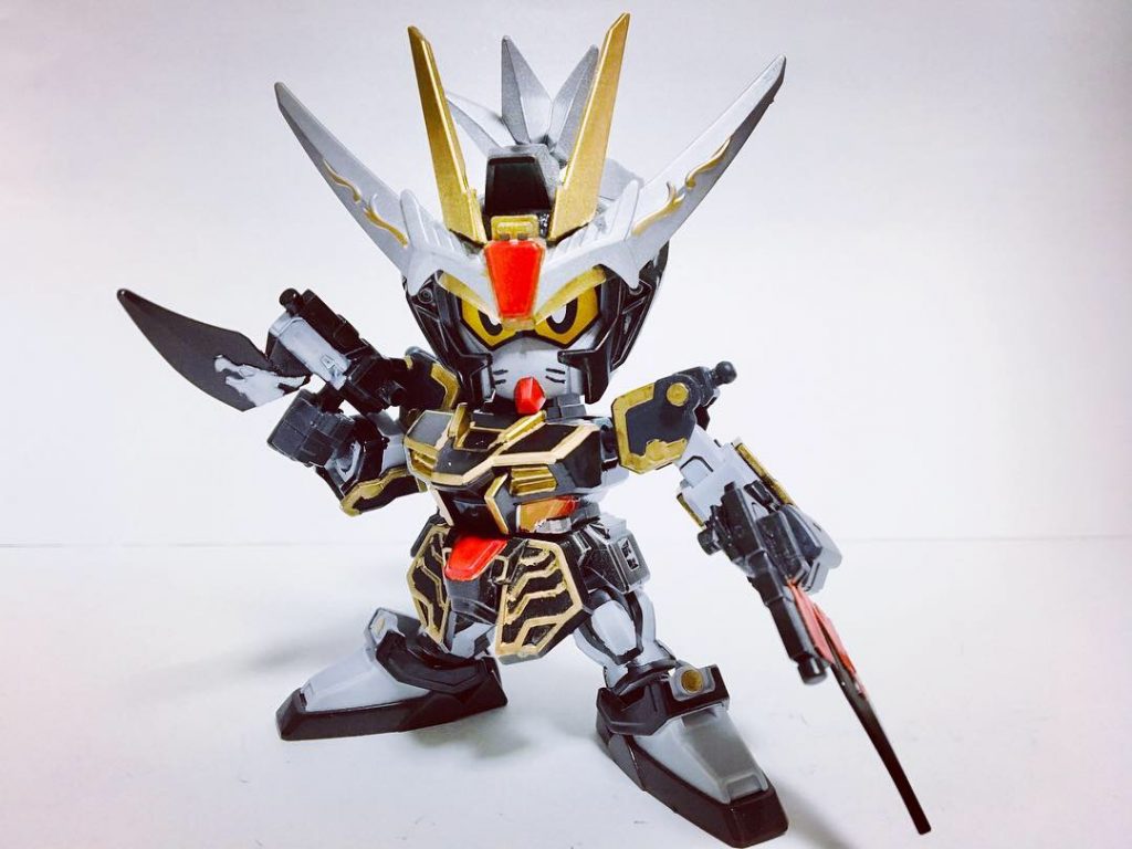 軽装体フロント。こちらが普段の姿となり、「忍者 袁班須(エンハンス)」を名乗り行動している。敵勢力の城や悪代官の屋敷への潜入調査、必要とあらば暗殺などを得意としている。