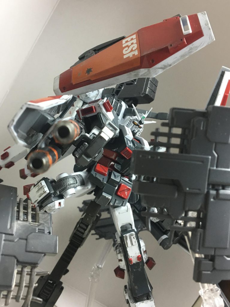 サンダーボルトなのでデブリパーツを台座にセットしてみました(´ω`)
ただ、ちょっと多かったw若干隠れてしまってますね…(⌒-⌒; )