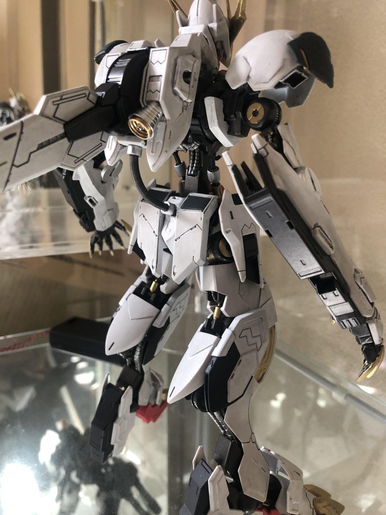 ・メタルバーニア追加
・腰のアーマーとバックパックをパイプで繋ぎました