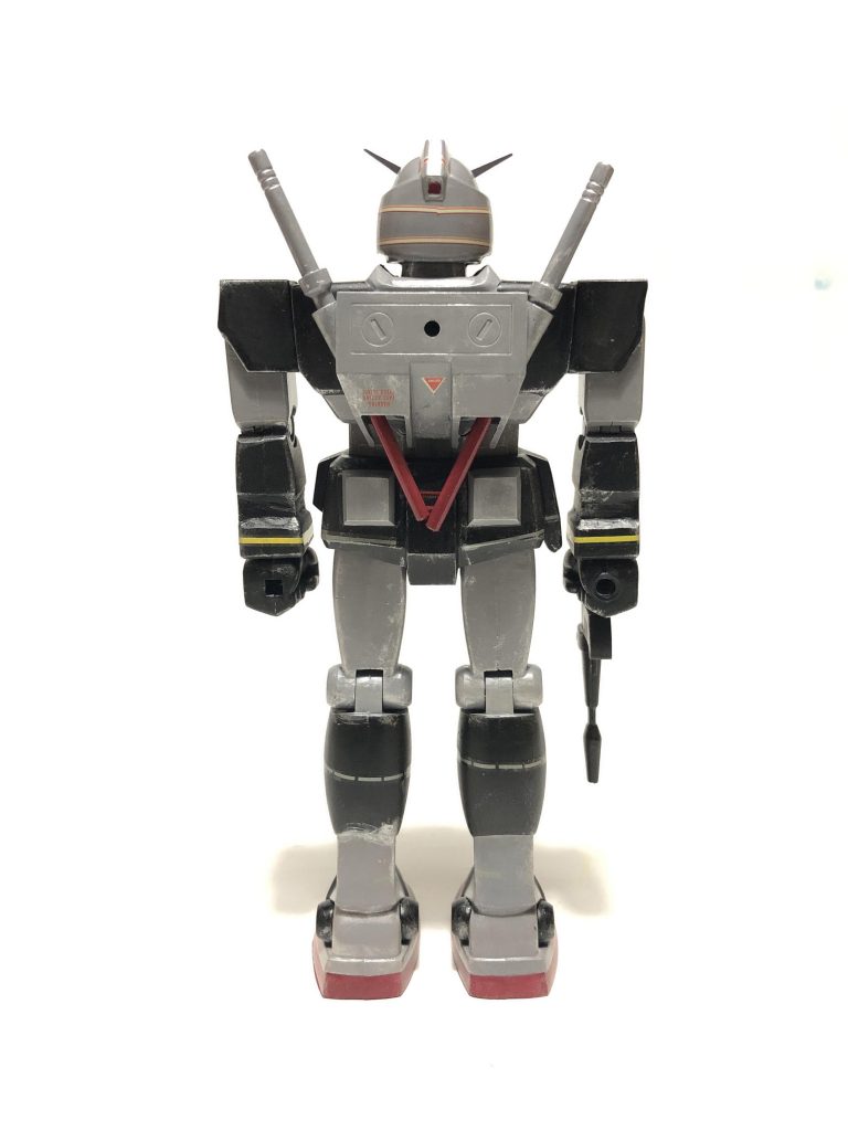 うしろ
 
お約束だけど、ビームサーベルがV作戦を主張してます。