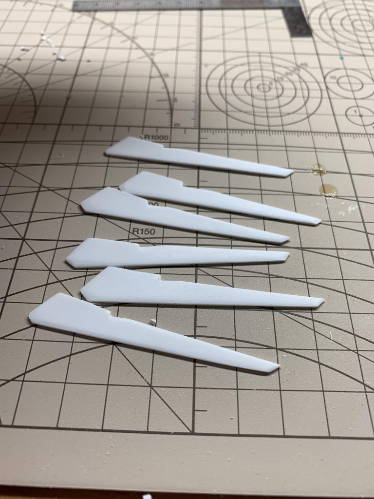 バックパックの羽は作るつもり無かったのですが1つ紛失したので作るついでに大型化しました。