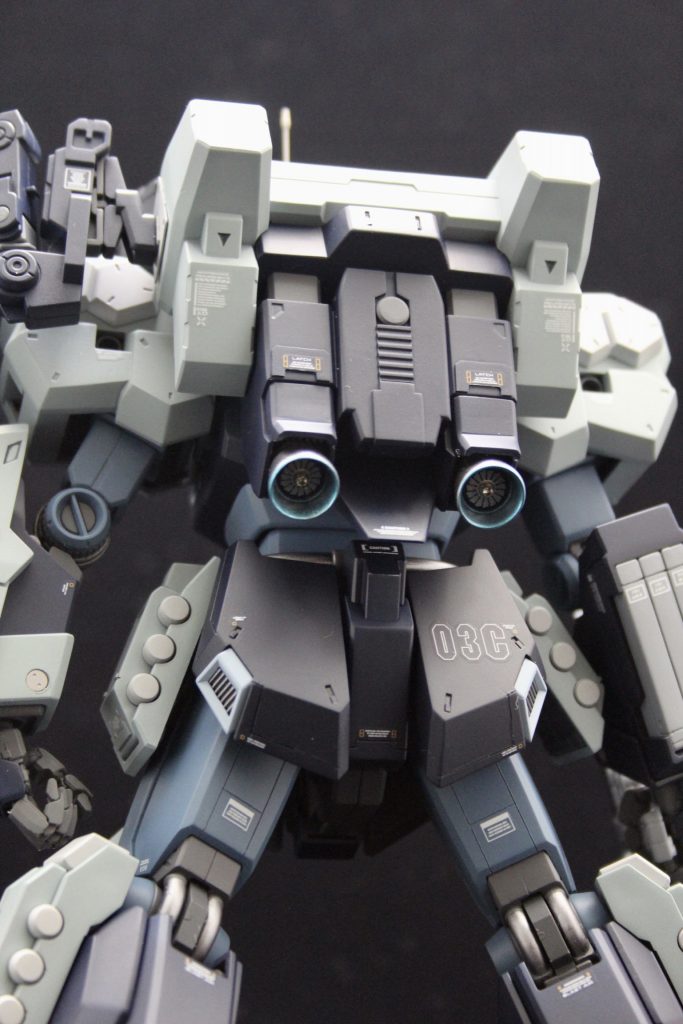 バックショット2😆
ランドセルのスラスターは内部にメタルパーツを仕込んで情報量を上げています。