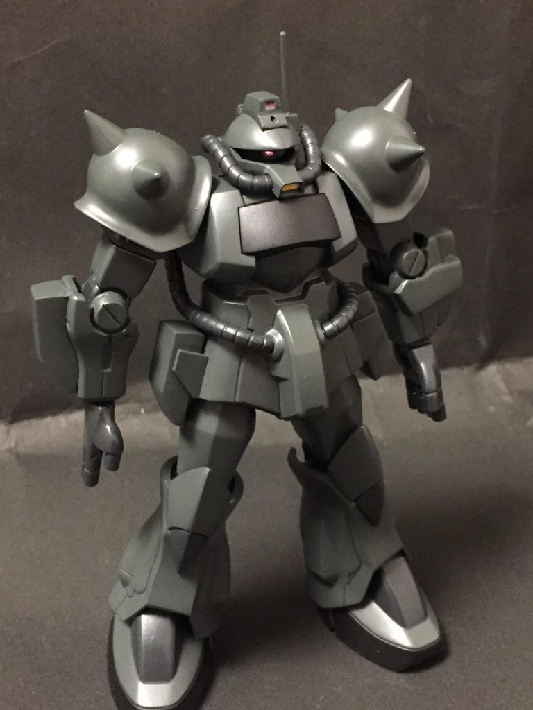 正面/ベースはリバイヴ前のグフを使用．