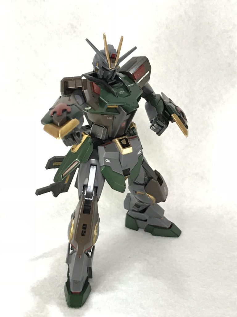 ## 多目的ダガーシールド コンプレタメンテプレパラート
*先端がダガーになった対ビーム小型シールド*。軽装状態では腰部側面、ブースターパック装備時は腕部に装備される。至近距離での戦闘時に攻防一体の武装として役立つ。