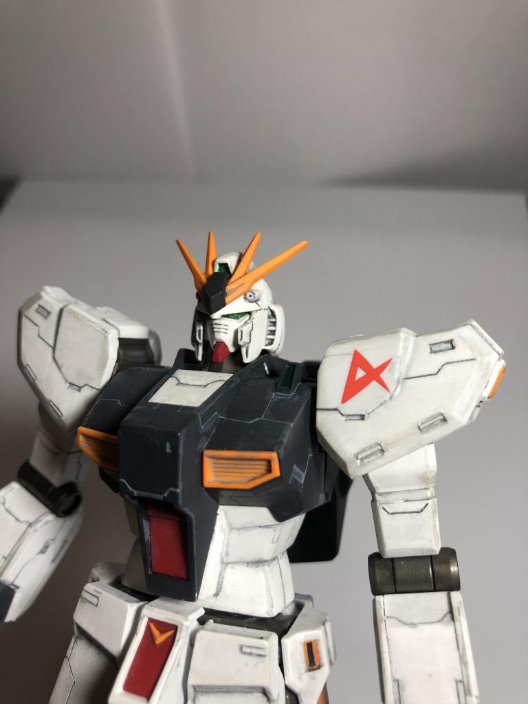 頭部もムック本、ネットなど参考に隈取り狭くしたり、顔を奥に設置したりしましたがニワカが弄ってもダメですね、元のがバランスとれててカッコイイですね、(バルカンは除く)