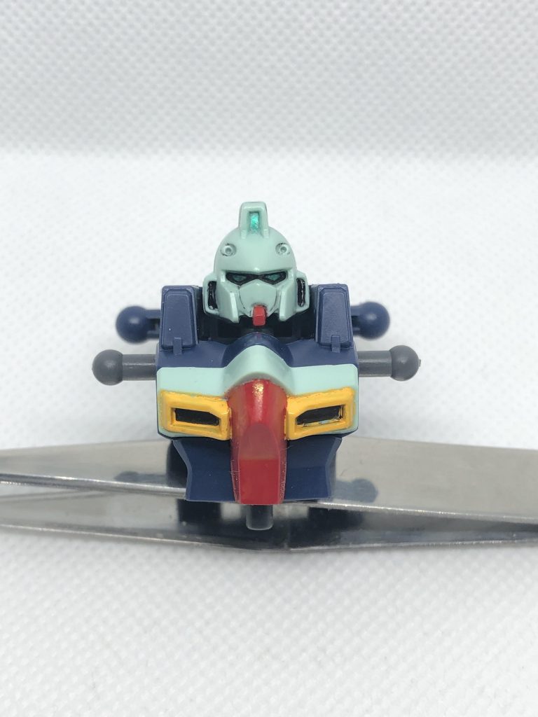 今回も頑張ってシールなしでツインアイとか塗ったんですが奥まっていて見えないので見えるショットを。
本体を加工した方がいいんですかね？