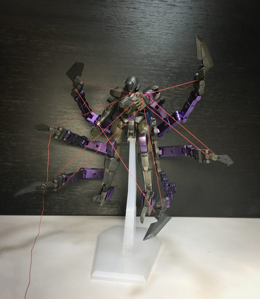 血糸
硬血を水のミスライトの力で糸状に形成した武器
使用の際には操兵の黒血油に触れさせ硬化を開始させてから展開する
完全硬化前に目標に触れればそこに付着し時間と共に凝固する
糸一本では無力に等しいが大量に付着した場合操兵の出力を抑え込む強度になる