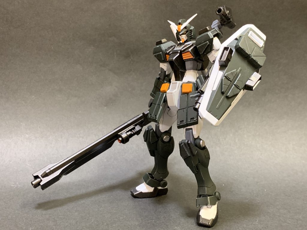 フロントビュー。増加装甲は主にビルダーズパーツのMSアーマーを使用。ディアクティブアーマーとして機能する設定。