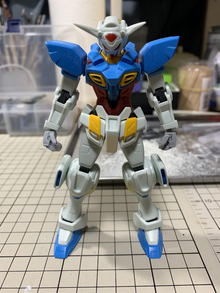 フロントとリアのセンター部分をパテで縦長に形状変更

ハンドパーツは市販のものに交換しました。