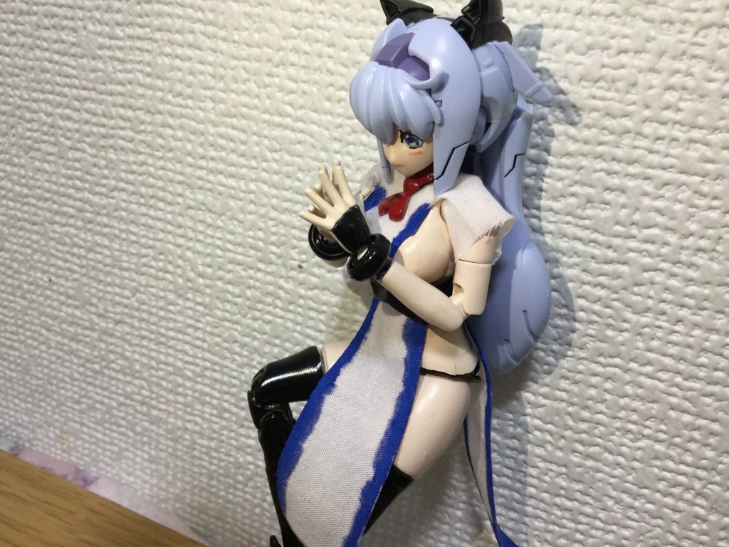 服は廃棄する自分の服を切り、チャイナ風にしました。