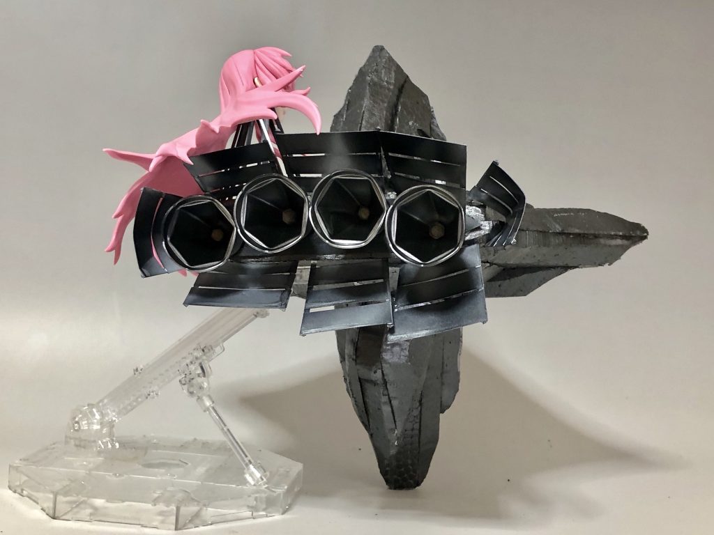 自己進化前のラクシズ。まだアクシズの形状を保ってますね。
ノズルは百均の装飾品です。
ノズル周りはプラ棒・プラ板にて製作です。