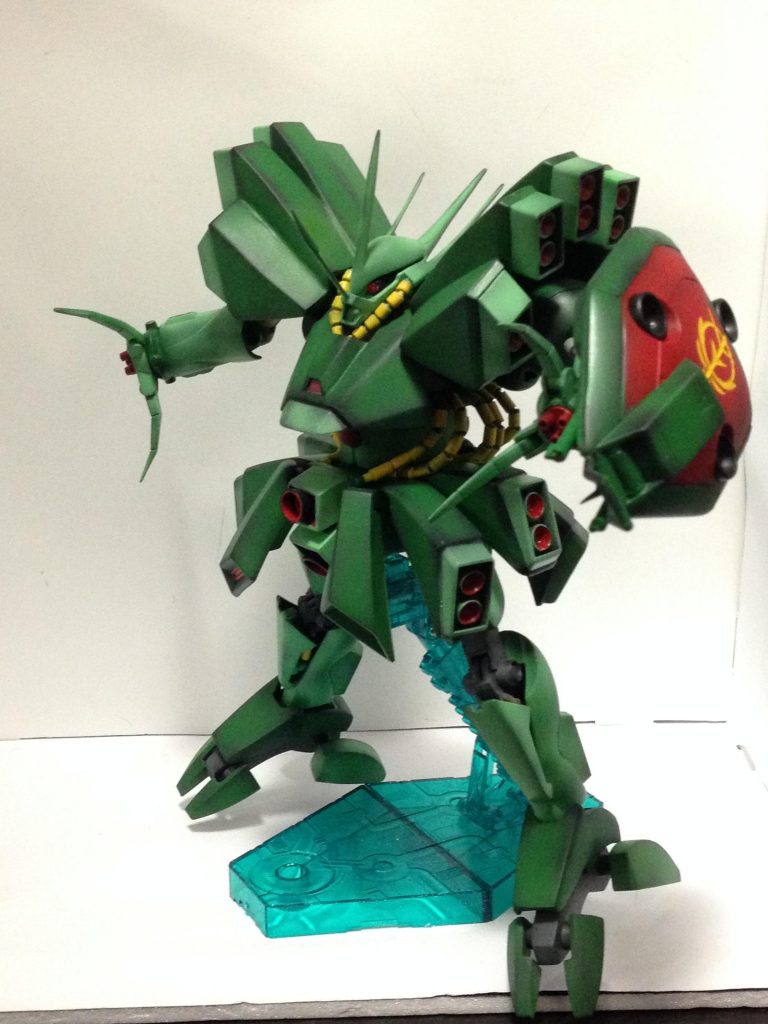 シールドのジオンマークは元からモールドが掘ってあったのでとても良かったです。