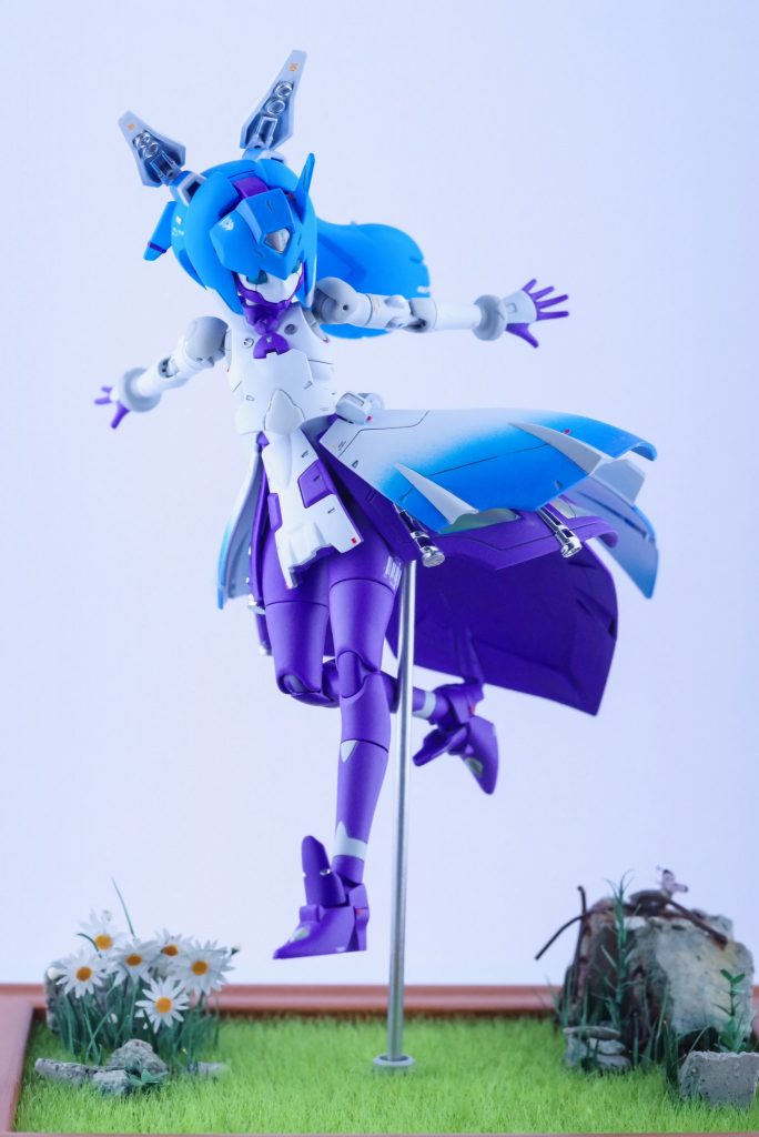 肩などを削って可動範囲を増やし、頭に追加パーツでオリジナル感を出しました