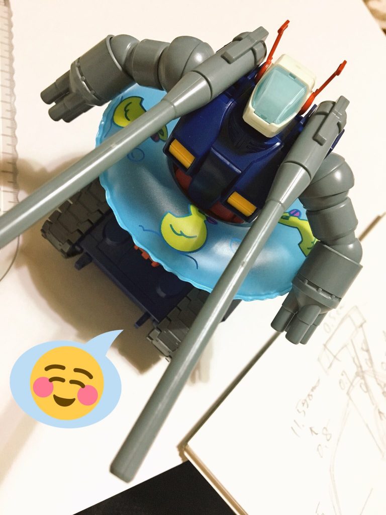 あとタンクちゃんが使っている浮き輪も100均です。タンクちゃんのウエストにぴったりサイズ!あー!かわいい!😊