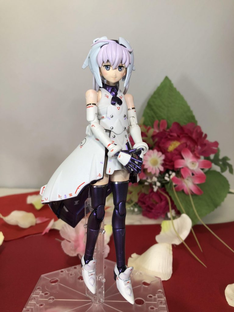 ホワイトちゃん、ソロで。アホ毛、襟足の後れ毛追加。