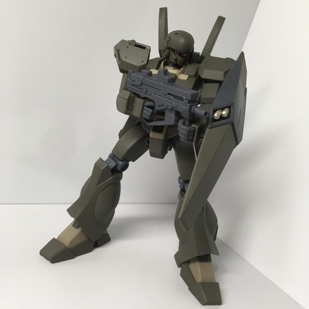 両手持ちが映えますね٩( 'ω' )و