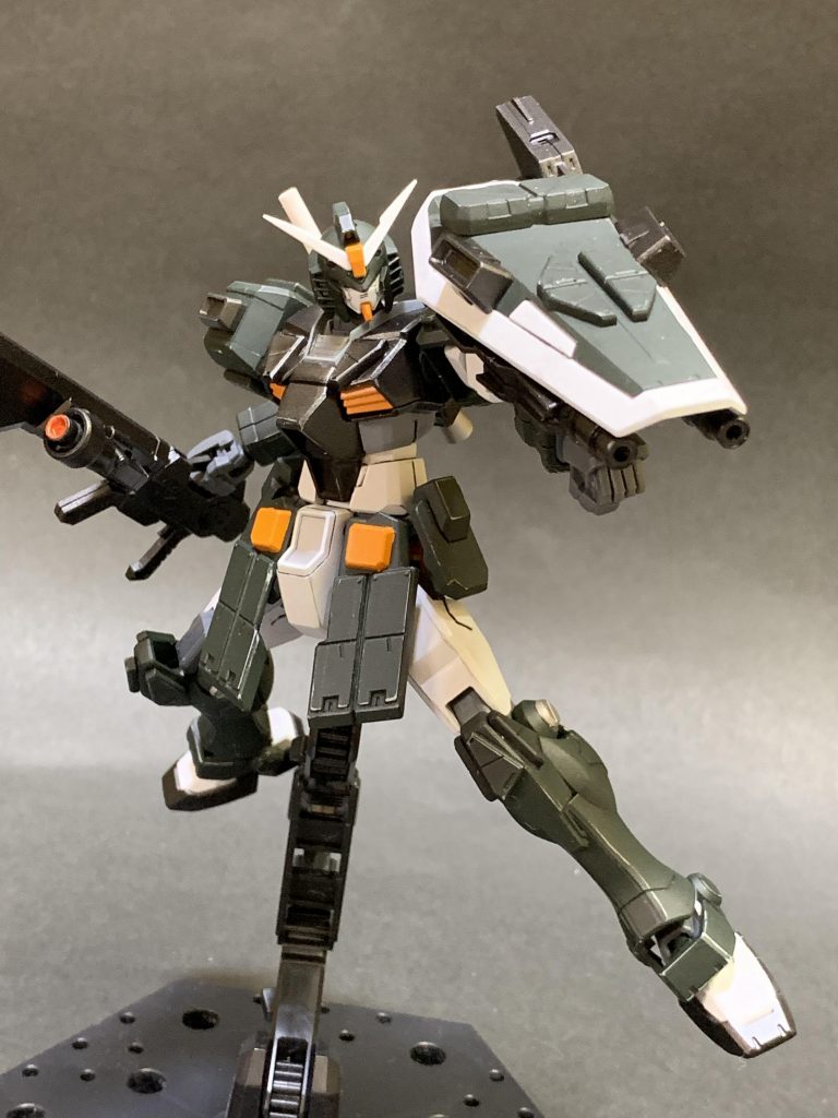 2連装ビームキャノン
中距離で主に使用されるビーム砲。1門ずつ使用してて数を増やしたり同時発射で突破力を上げたりと運用方法は様々。