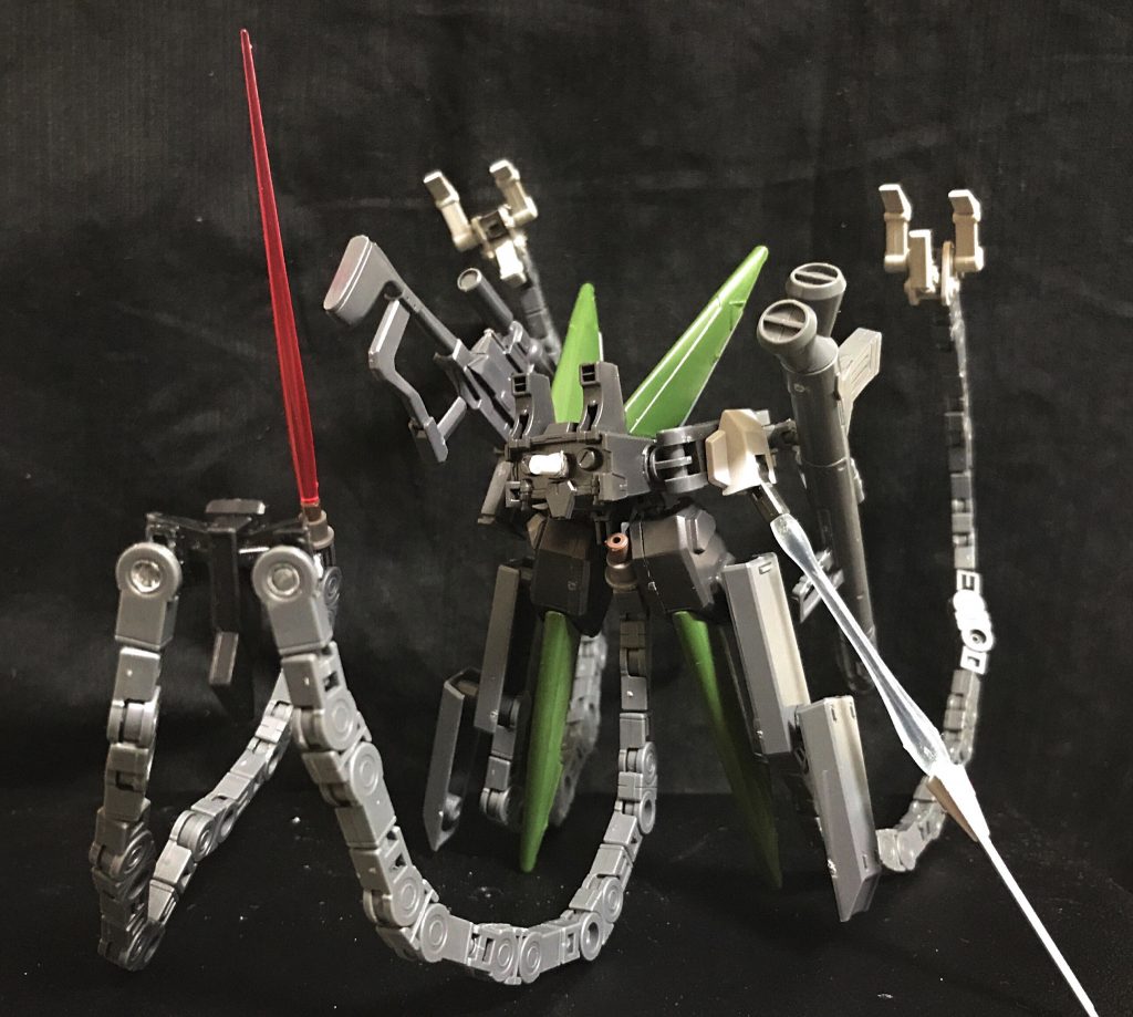 バックパック
ドラグーン×2、キャットゥス、スナイパーライフル、サブアーム×2、ビームサーベル搭載アーム×2