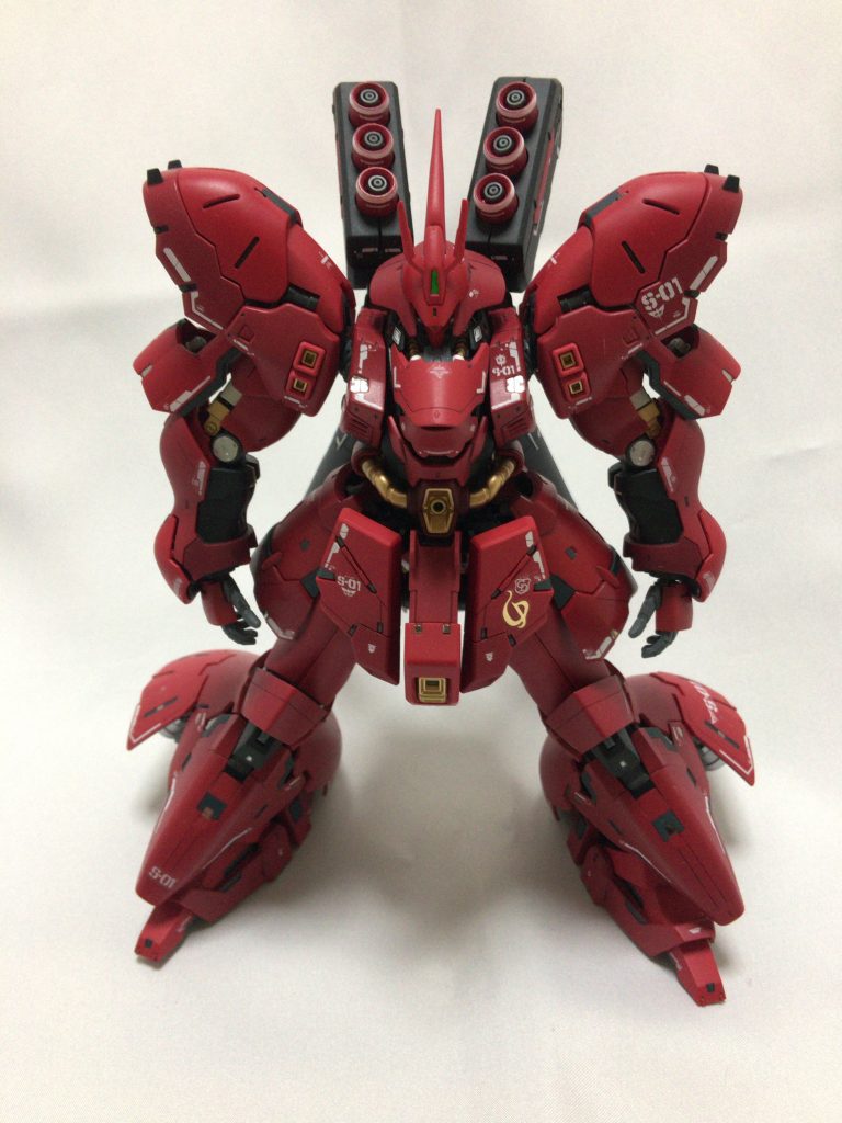 非武装状態です。何も装備していなくてもカッコいいのはさすがサザビー!と言ったところでしょうか?笑笑