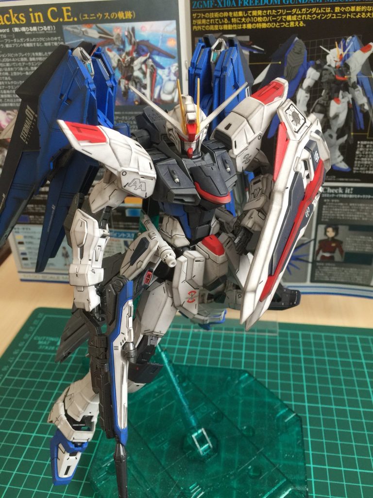 ウェザリングに挑戦

SEED最後辺りのフリーダムを意識し
作ってみました。
デカールは説明書どうりが50%•雰囲気で自由に貼ったのが50%位です。