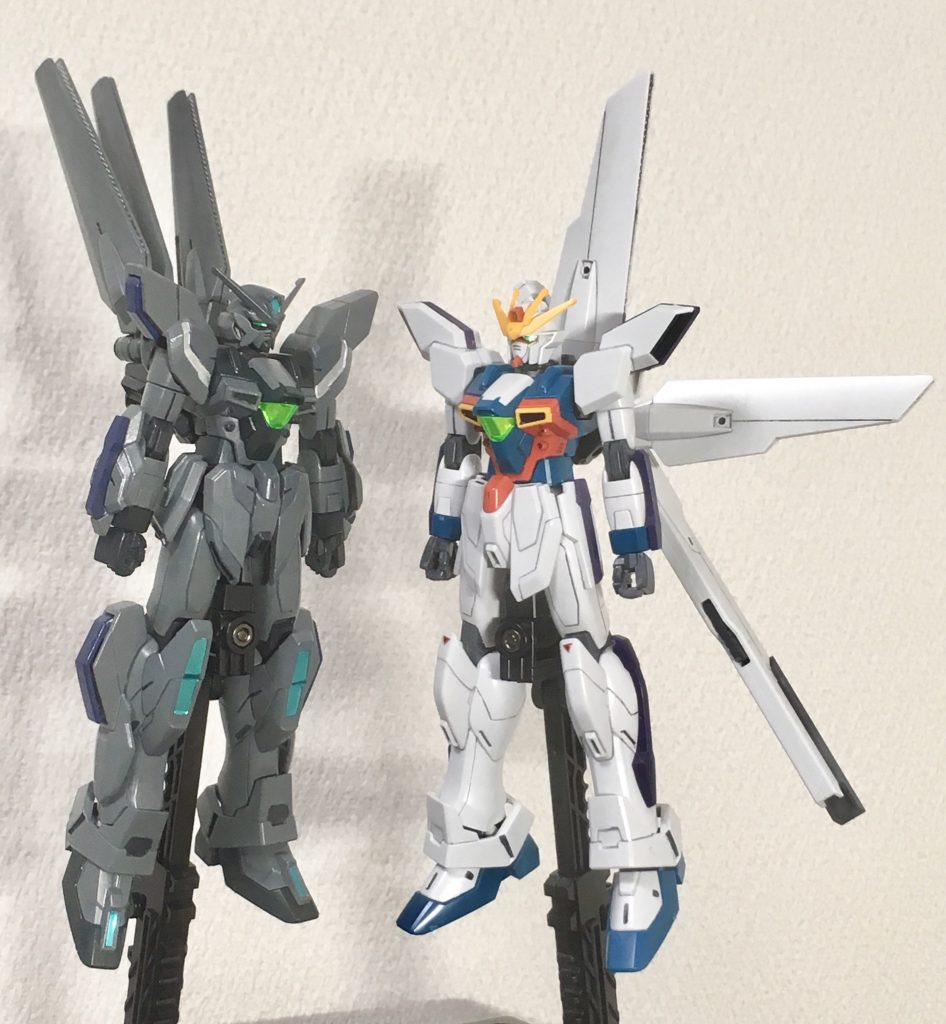 GXとの比較画像です。こうしてみると半分くらいしか同じパーツがないのでほぼ別機体に見えます。