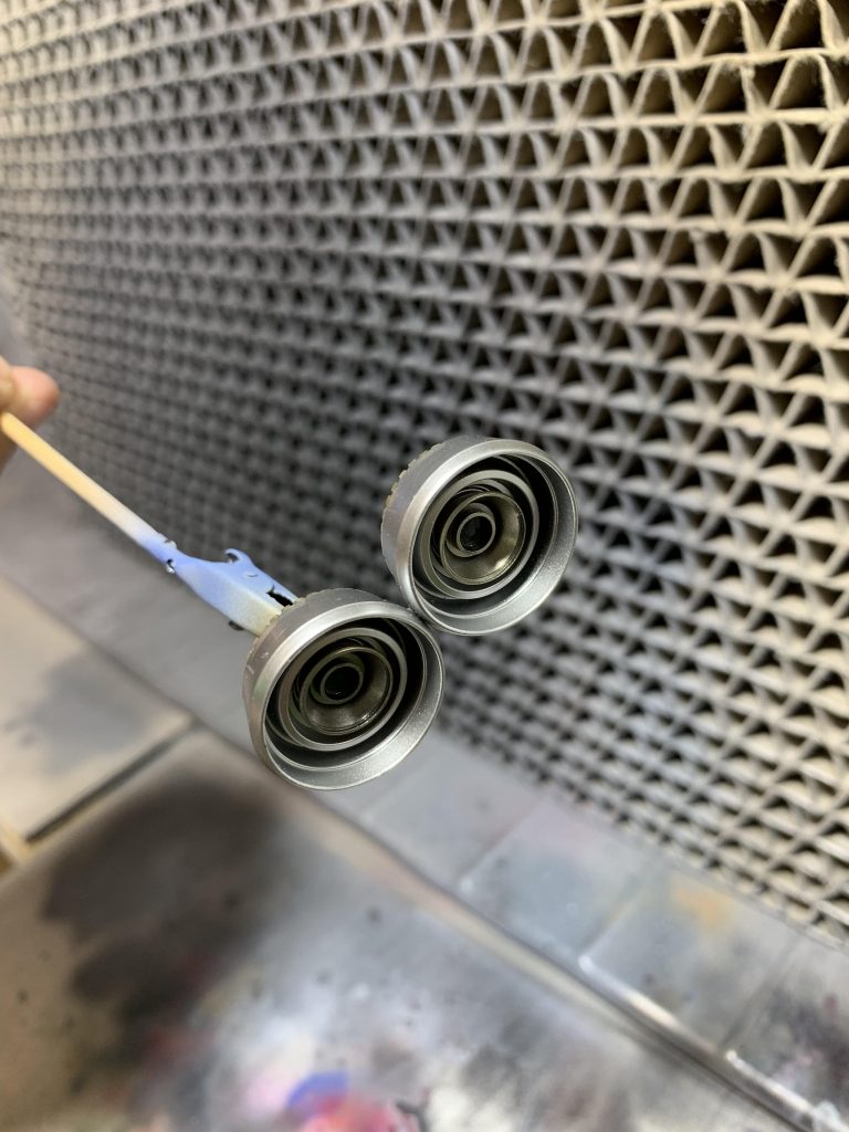 唯一の加工点ですね。
メガシールドのバーニア内部が寂しかったので、中にバーニアをさらに追加しています。