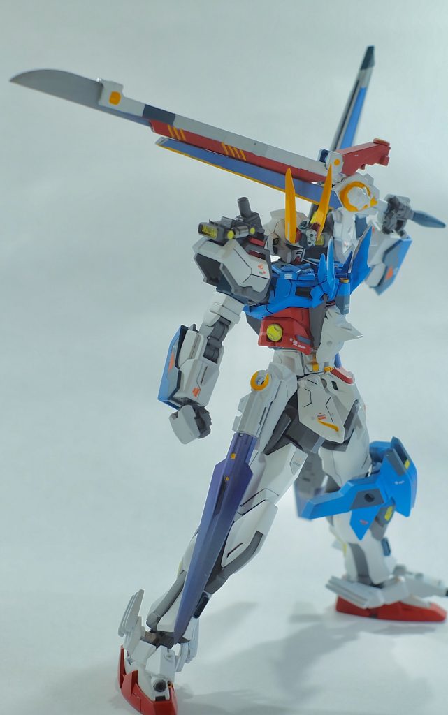 ムラマサブレード真打
ラミネート装甲を易々と切り裂く実体剣と高出力のビーム発振器を備えた大型斬撃武器。