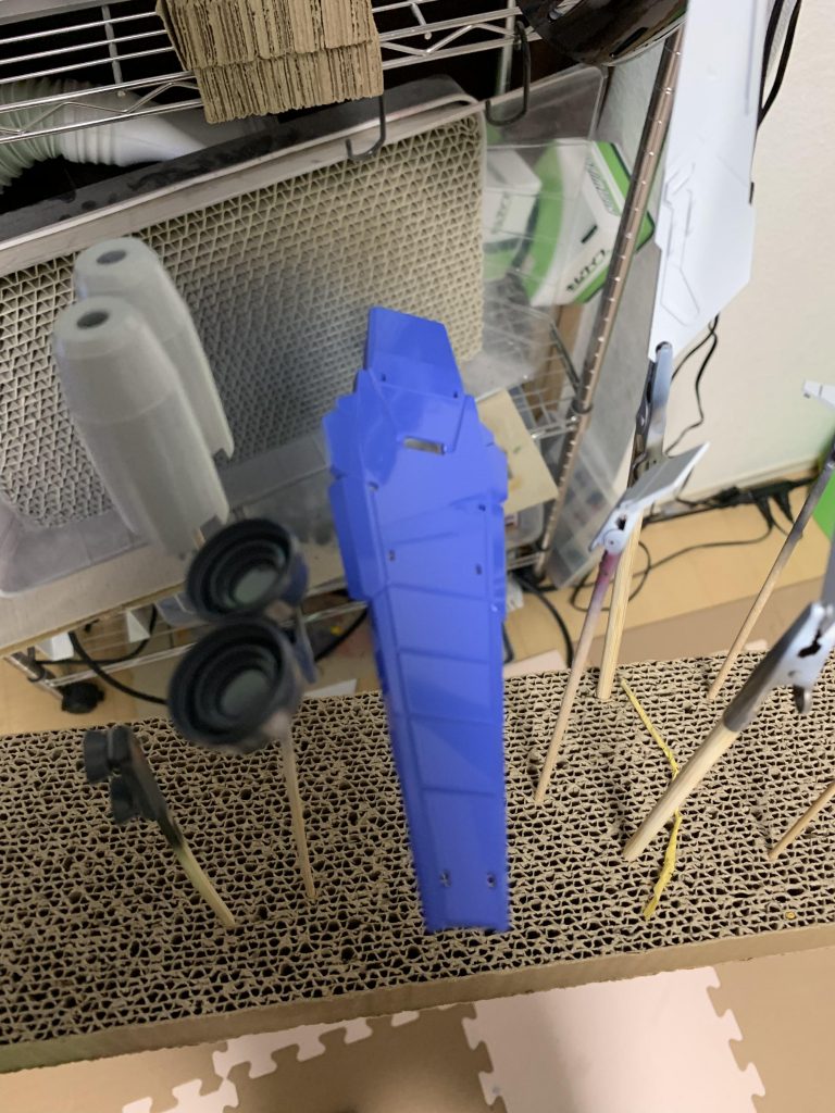 大判デカールを貼るため、出来る限り表面を整えました。