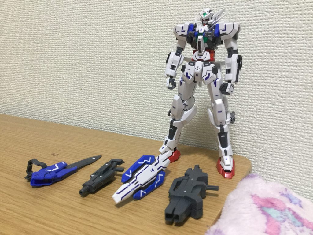 装備一覧
基本的には元のアストレアと変更はありません。
シールドだけMETALBUILDの開閉ギミックを新たに追加しました。
デカールは、ダブルオーのモノを使用しているので自分なりの貼り方です。