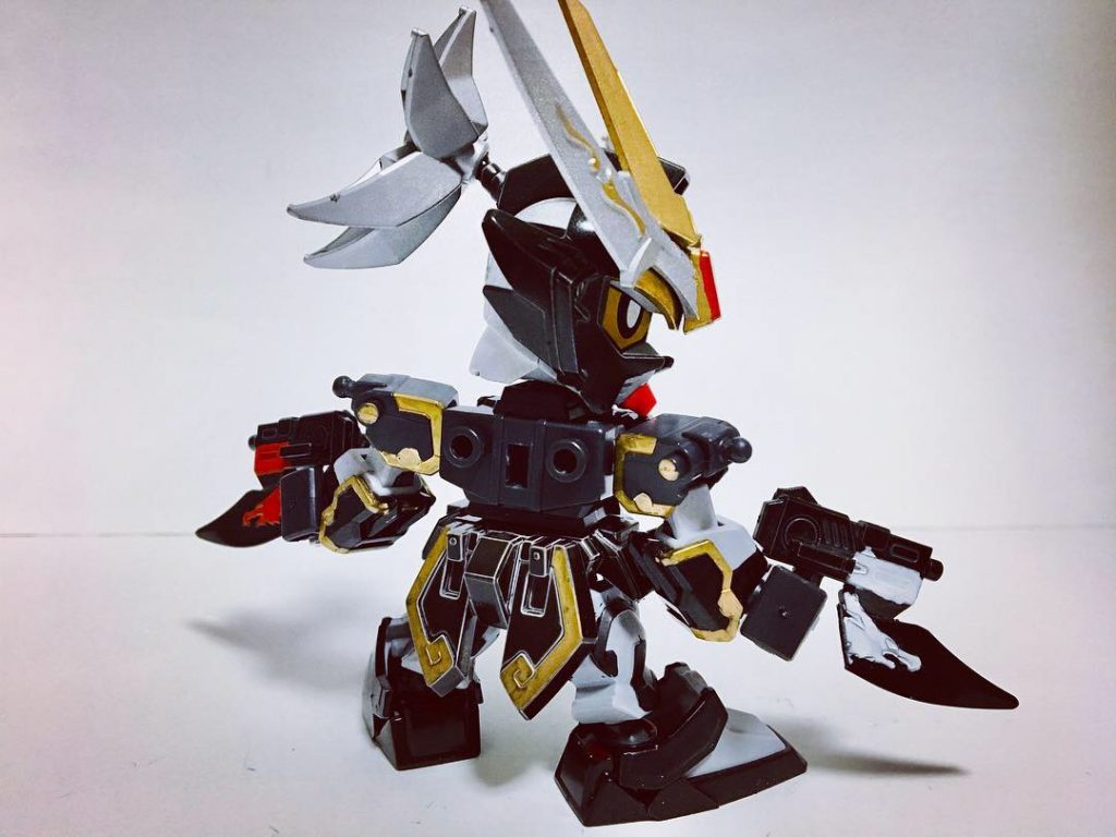 軽装体リア。銀髪の髷が彼のファッションポイントである。